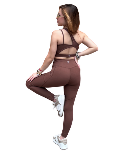 Conjunto deportivo café asimétrico- Synergy